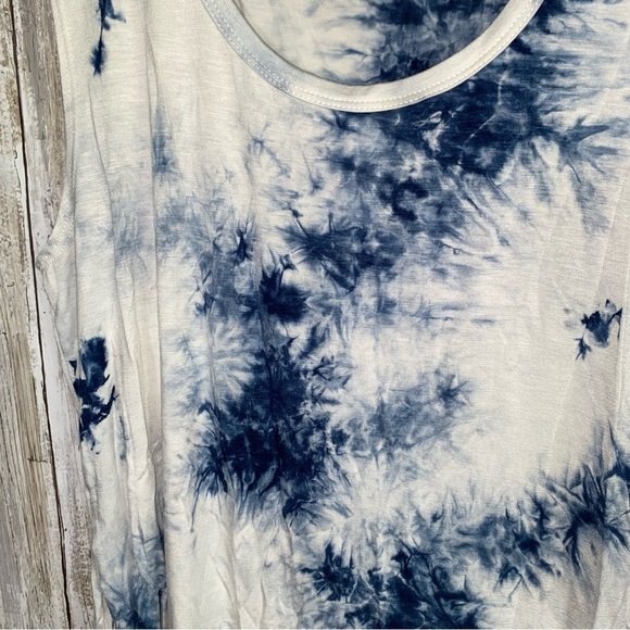 Romeo & Juliet Blue Tie Dye Fringe Crop Tank - Picture 4 of 5